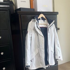 Tommy Hilfiger Women's White and Navy Ski Jacket
